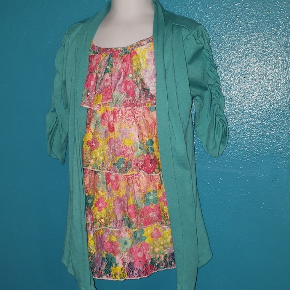 Floral blouse.